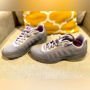 Women’s Nike Air Max Invigor